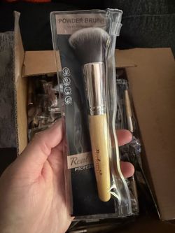 Powder brush