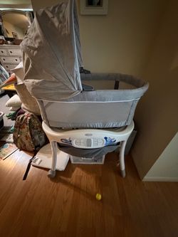 Graco Baby Bassinet with Canopy