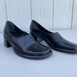 Women’s Black Dress Shoes