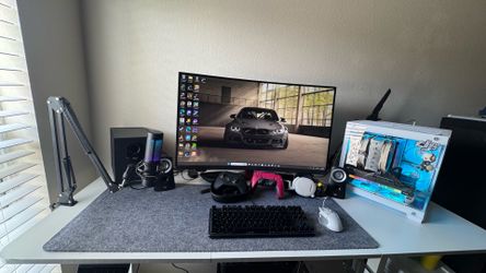 Pc gamer with all u can see