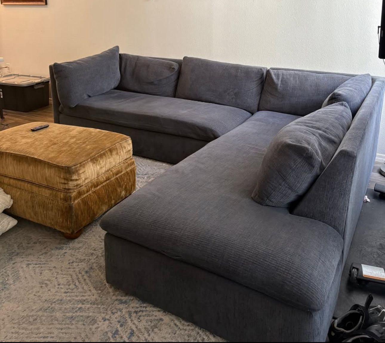 MCM SECTIONAL COUCH, FREE DELIVERY 🚚