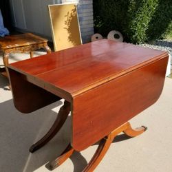 Beautiful Mahogany Dropleaf Table 