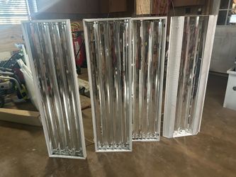 Set of 4 Shop lights w/ 25 light bulbs