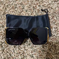 LV Sunglasses - Black With Gold 