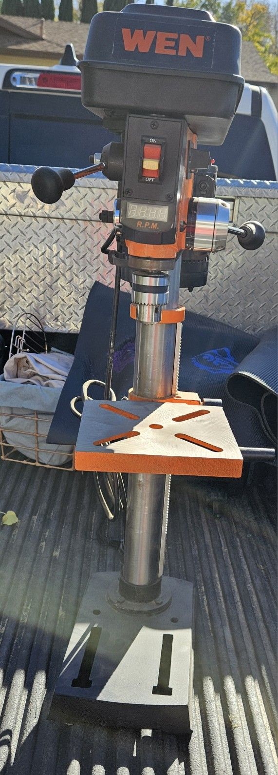 WEN 5-AMP 10-INCH VARIABLE SPEED DRILL LIKE NEW $ 150