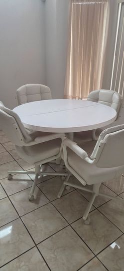 Dinning table 4 roller chairs