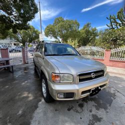 2001 Nissan Pathfinder LE