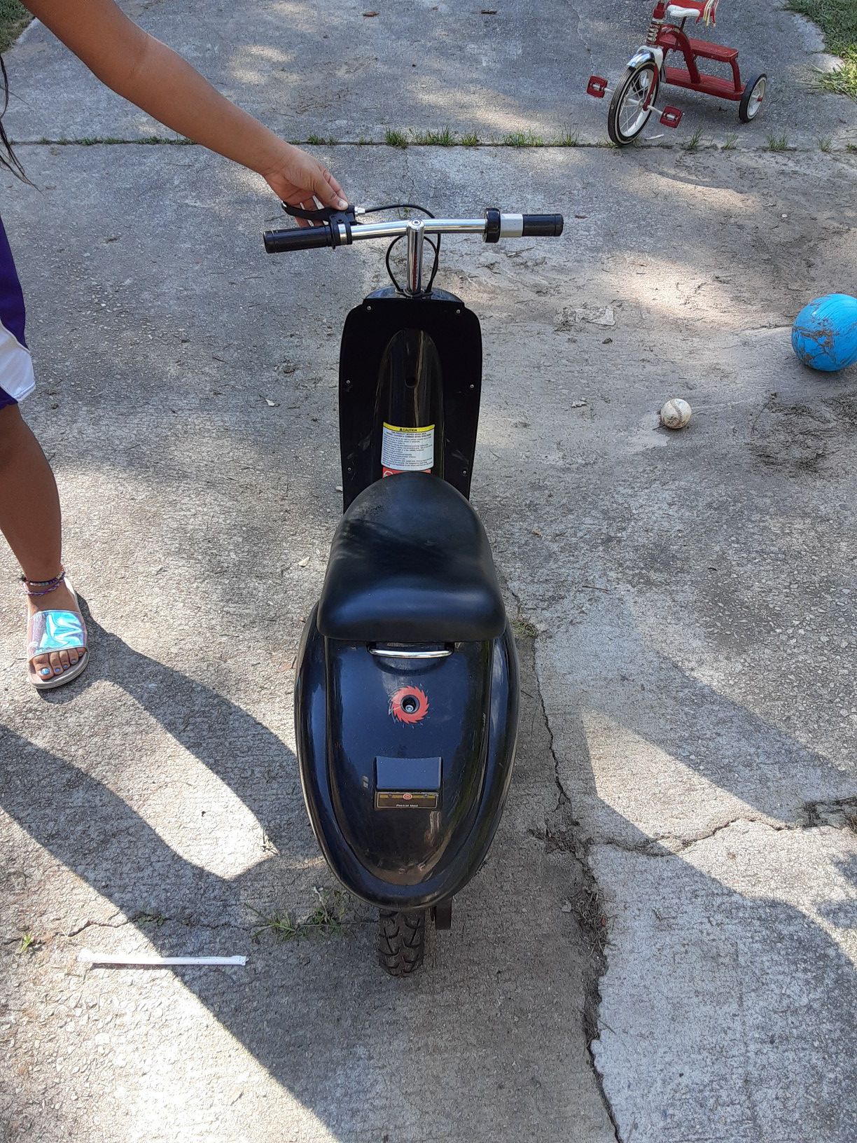Mini scooter for a kid. Front tire needs to be plugged but runs good. My kid doesn't ride it anymore so it's just setting in the garage