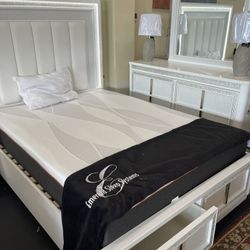 Queen Bed Room Set( Includes Queen Bed Frame, Dresser, Mirror, 1 Night Stand On Sale