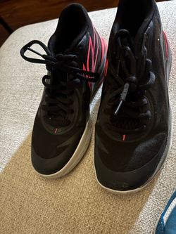 Basketball shoes
