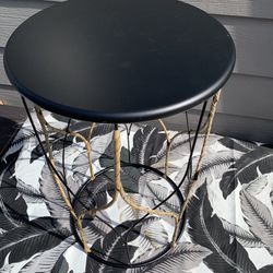 New Indoor/Outdoor Accent/Side Table With Solar Lighting 