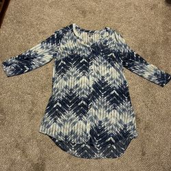 Longsleeve white and blue button down shirt