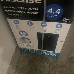 4.4 Hisense Mini Fridge