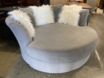 PHANTOSCOPE Grey Oversized Swivel Barrel Back Chair w/ Fluffy Accent Pillows