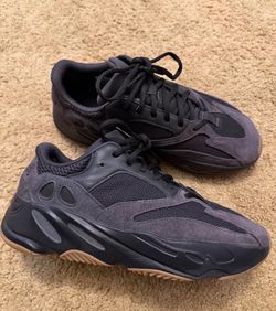 Yeezy boost 700 utility black size 10.5