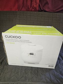 arrocera multifuncional Cuckoo CR-0641F, un modelo coreano tipo "Micom" (con microcomputadora) diseñado para cocinar hasta 6 tazas de arroz crudo (12 