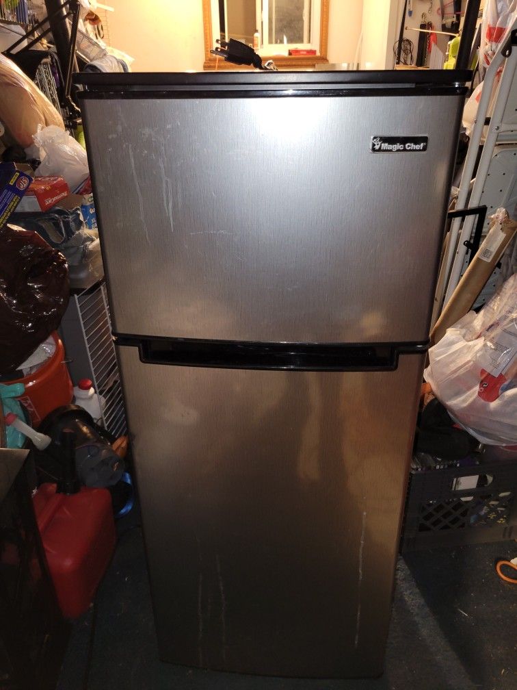 Magic Chef Refrigerator