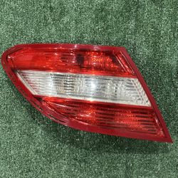 2008-2014 Mercedes Benz C Class W204 OEM Passenger Taillight Tail Lamp Assembly Tail Lights Side 08-14 Left Rear Back C300 C250 C63 AMG Sedan Car