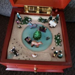 Mr,Christmas Jewelry Music Box Winter Scene With Rotating 