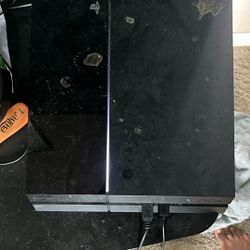 PlayStation 4 Slim With 2 Controllers 