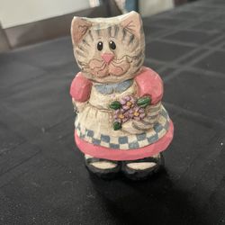Midwest Of Cannon Falls Cat Holding Flowers Figurine. 3.5” Tall