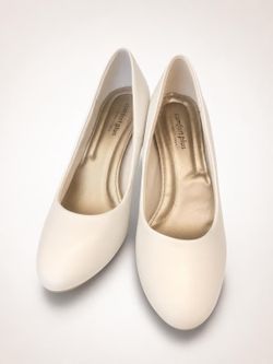 Comfort Plus Predictions White Pumps – Women’s Size 7½