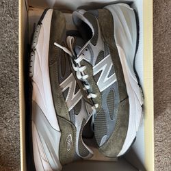 New Balance 990 Olive Mens size 8.5