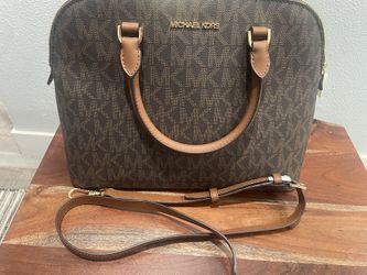 CLASSIC Michael Kors Signature Logo Satchel