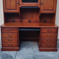 Beautiful Oak Office Desk 