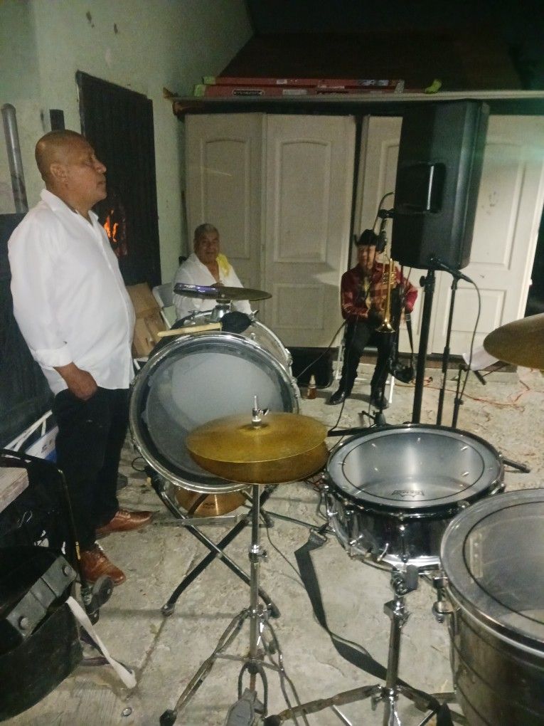 Grupo De Tamborazo Con Tronpeta 