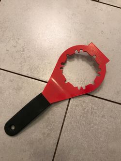 Shower drain wrench