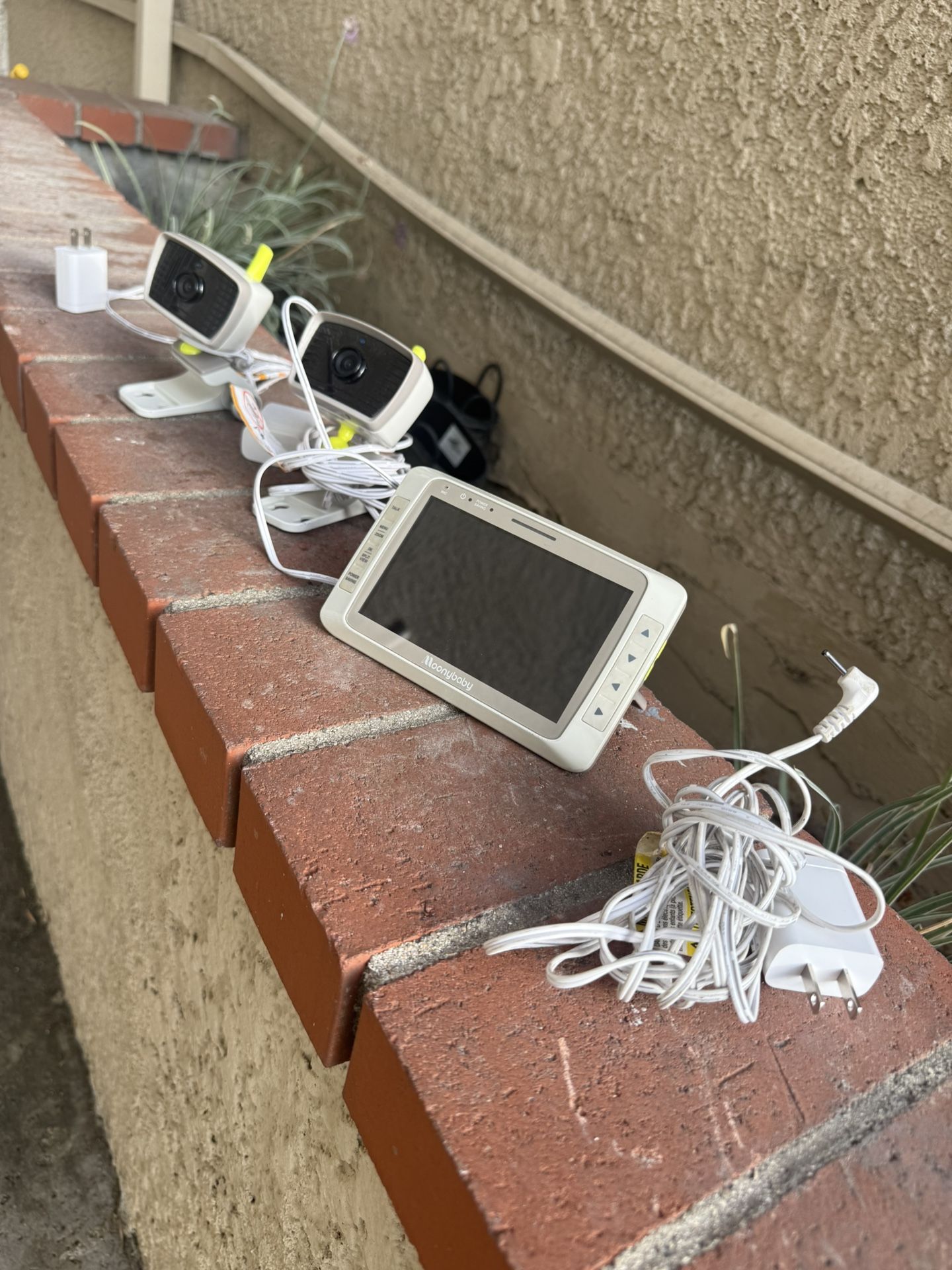 Moony Baby monitor and two cameras