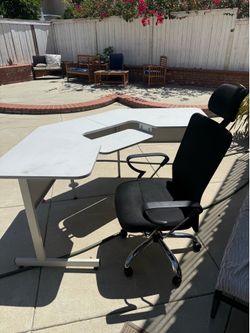 Corner desk and chair