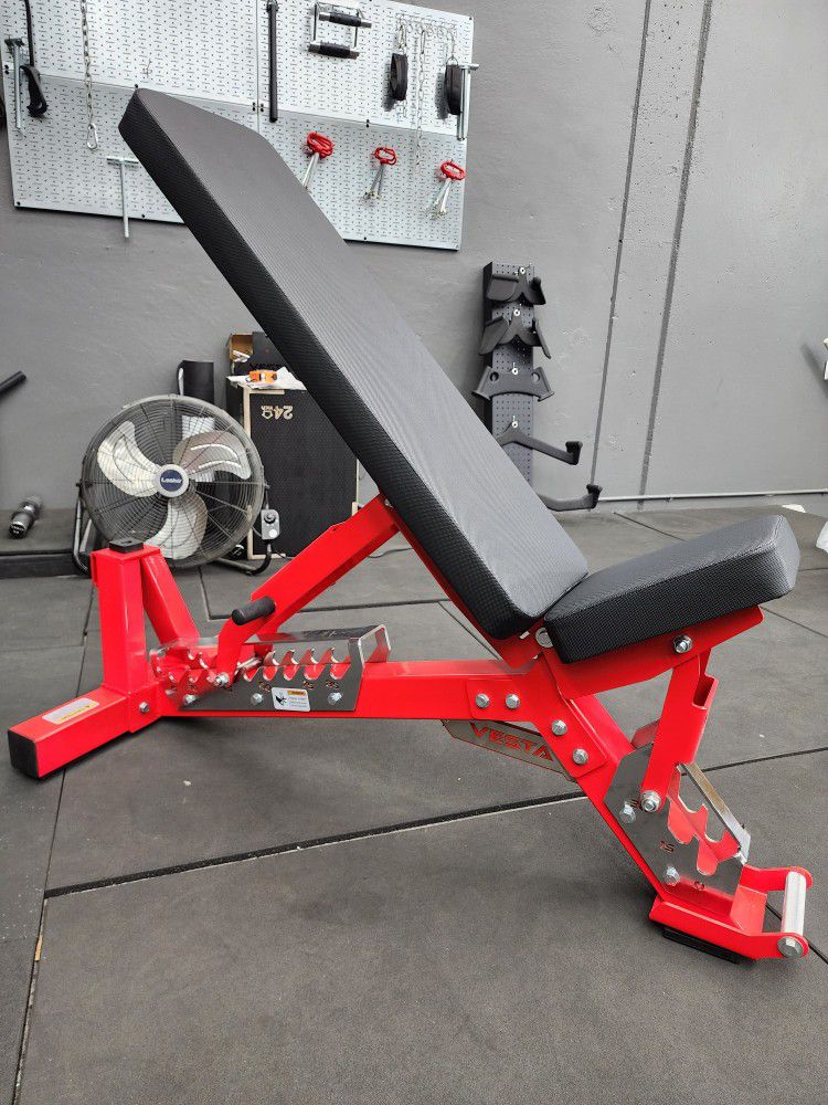 **SUPER SOLID AND STURDY COMMERCIAL GRADE 1000 LBS CAPACITY ADJUSTABLE BENCH WITH WHEELS 

AVAILABLE IN

RED
BLACK
WHITE 
CLEAR ( BRAND NEW  )