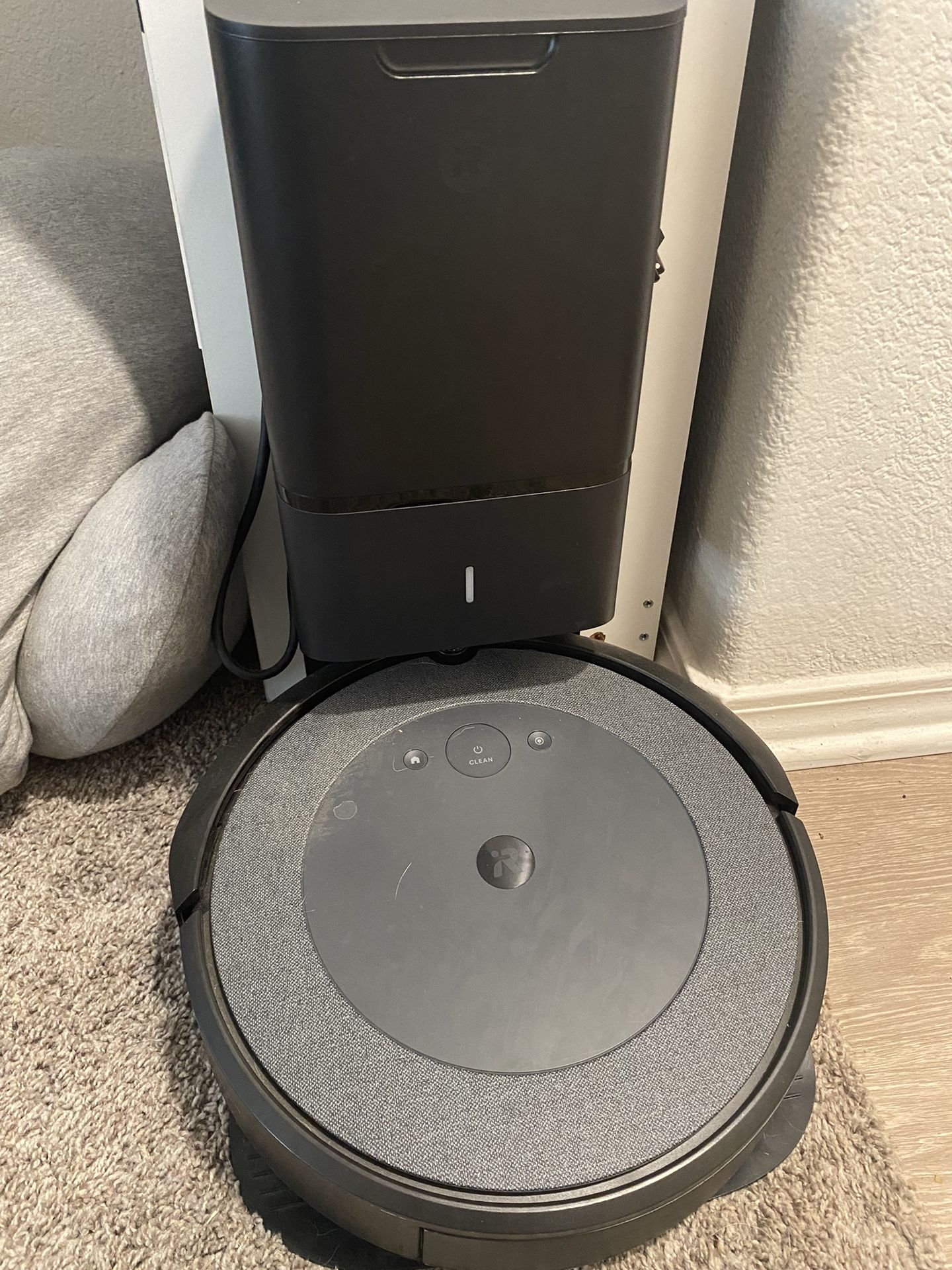 Roomba For Sale (Excellent Working Condition)
