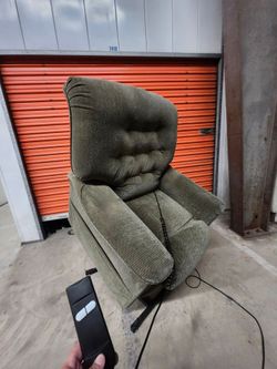 Pride Mobility Lift Assist Recliner Chair FREE DELIVERY
