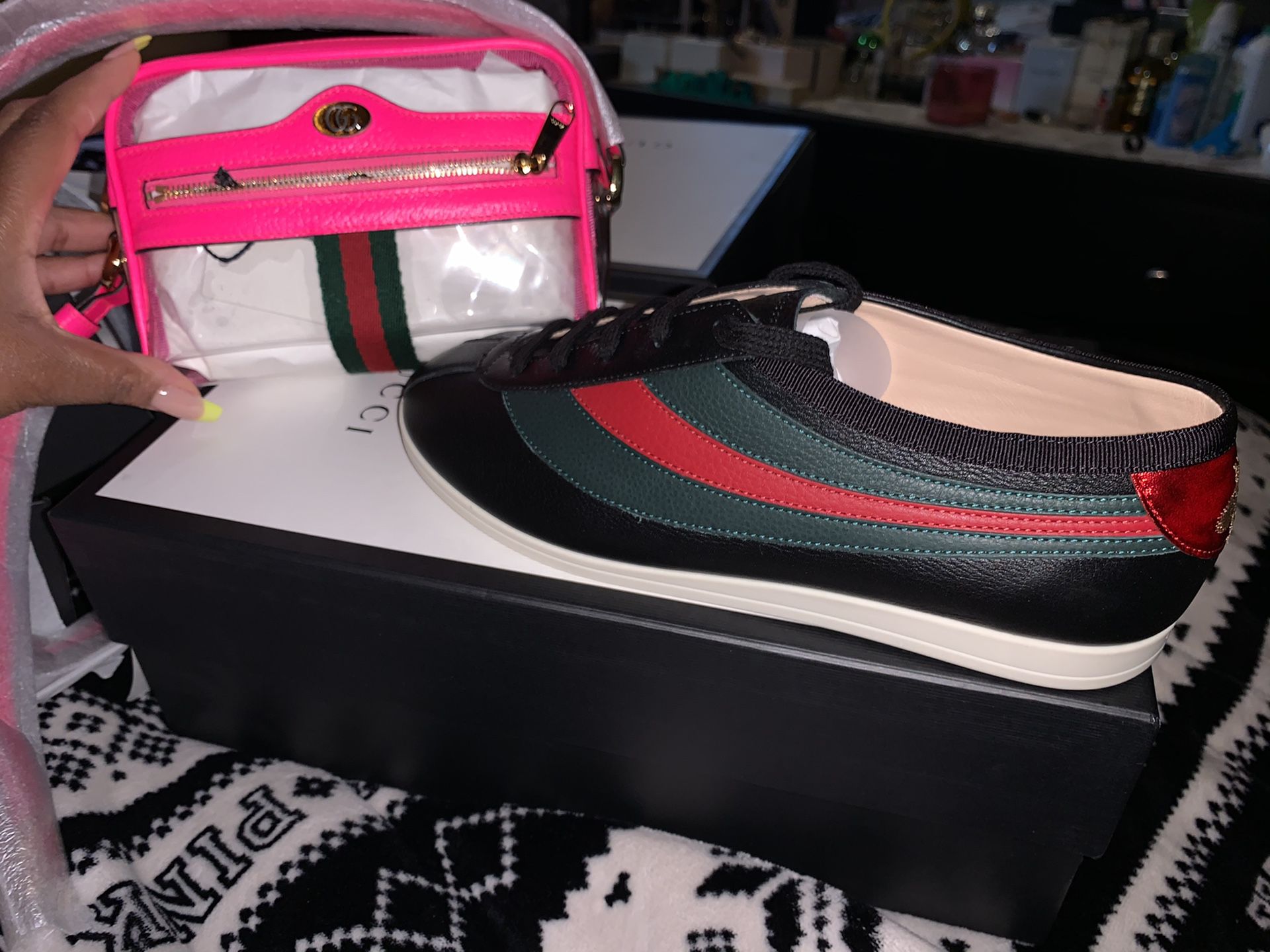 Authentic Gucci sneakers size 7 in men size 9 in women