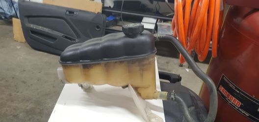Mustang radiator overflow tank good