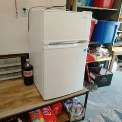 Mini Fridge With Freezer 