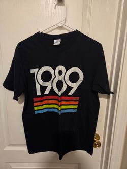 1989 T-shirt Size Medium