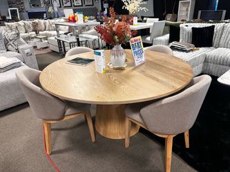 Stunning round dining table set! $1499 🚨🤎✨
