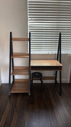 Desk w/bookshelf