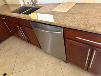 Used Complete Kitchen for Sale – Cabinets, Oven, Dishwasher & More