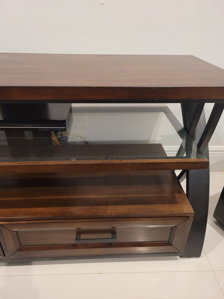 Tv Stand/ Consul/ Table With Removable Tv Mount