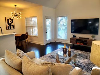 75 inch Samsung TV LIKE NEW selling all of my Airbnb items