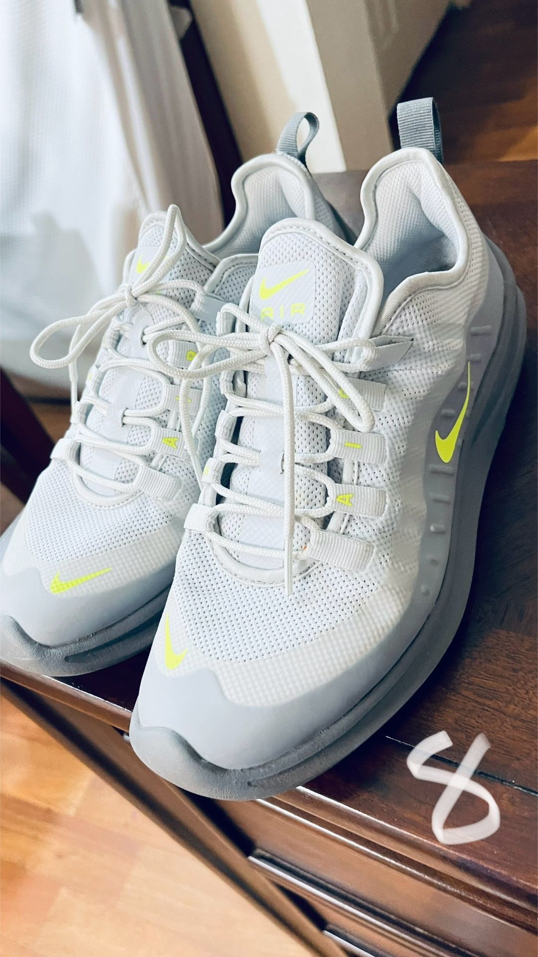 Nike Shoes For Women’s Sizes 9 new condition 