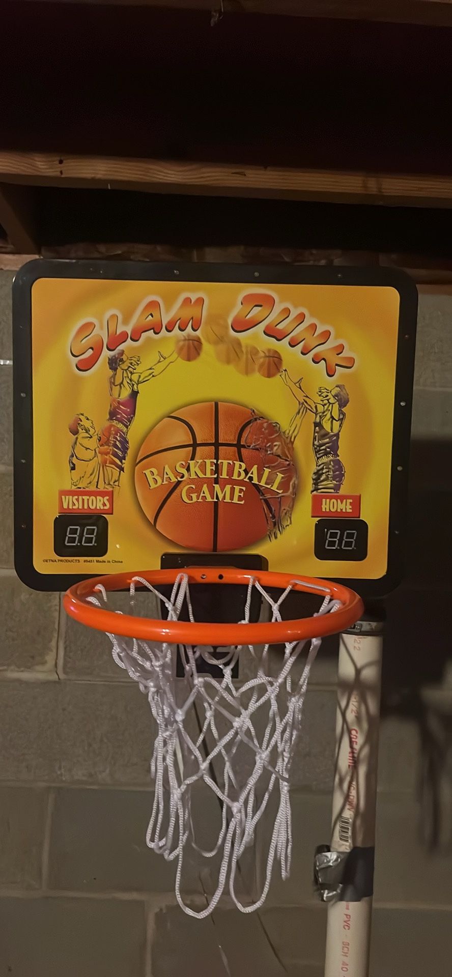 Basketball mini hoop with score keeper
