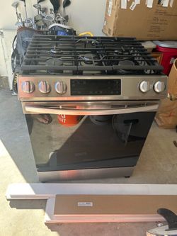 Samsung - 30 in. Wide 5 Burner 6.0 cu. ft. Bespoke Smart Slide-