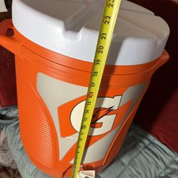 10 Gallon Gatorade Cooler With Water Dispenser 