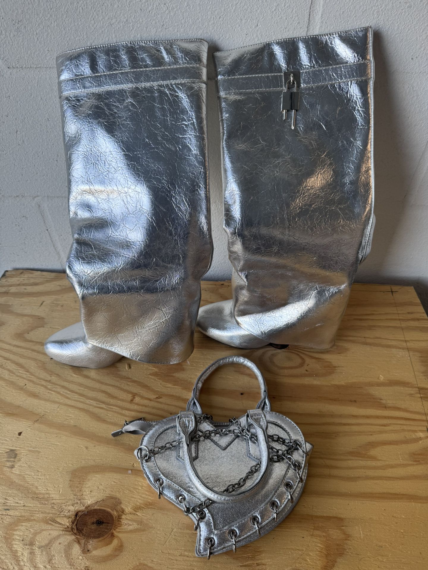 Women’s Shoes And Matching Purse